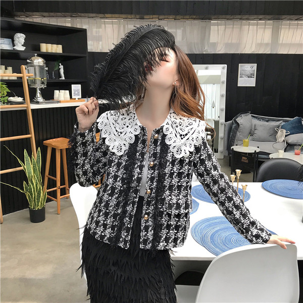 Jelenlegi modell női kabát csipkével