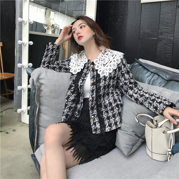 Jelenlegi modell női kabát csipkével