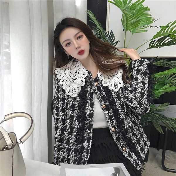 Jelenlegi modell női kabát csipkével