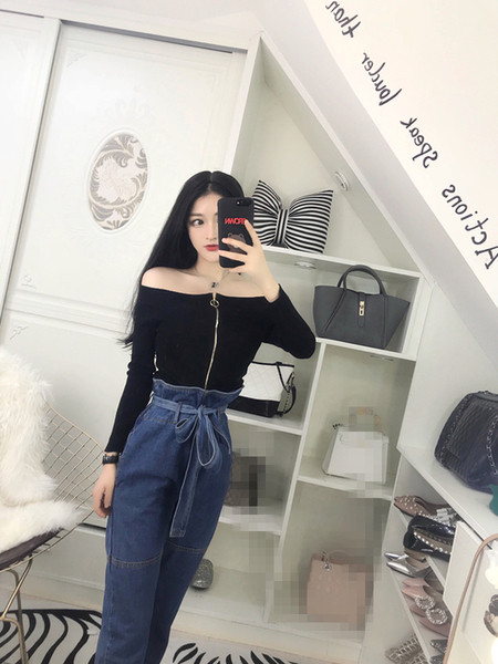 Γυναικεία πουλόβερ με φερμουάρ στο λευκό και μαύρο χρώμα