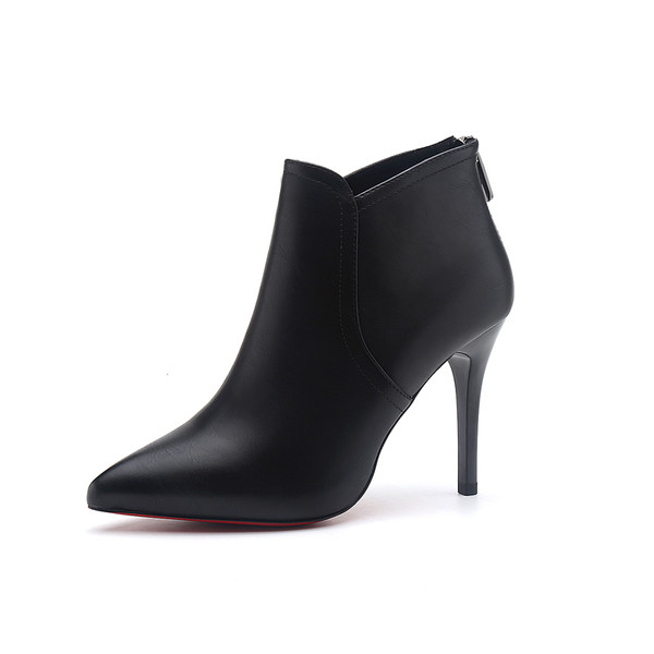 Tiszta női csizma vékony sarkú fekete színben - hegyes modell