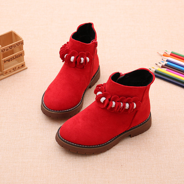 Modern gyerekcsizma lányoknak fekete, piros és rózsaszín 3D elemmel