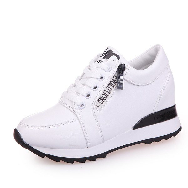 Γυναικεία  κομψά αθλητικά παπούτσια σε μαύρο και άσπρο χρώμα