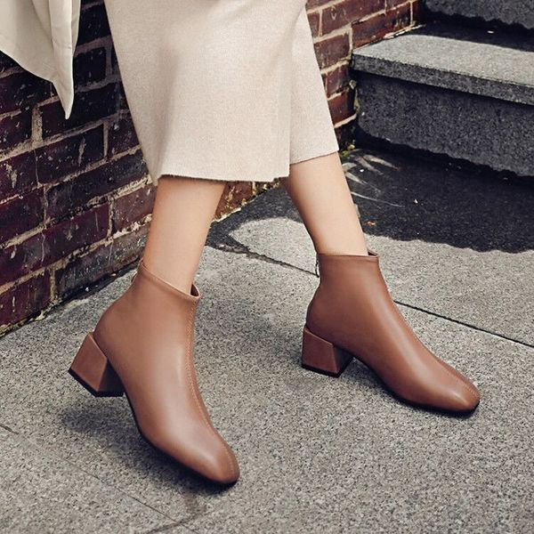 Κομψές  γυναικείες μπότες με χοντρό τακούνι σε τρία χρώματα