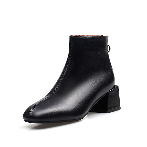 Κομψές  γυναικείες μπότες με χοντρό τακούνι σε τρία χρώματα