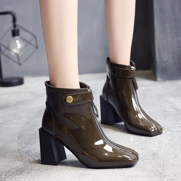 Γυναικείες μπότες  με χοντρό τακούνι και φερμουάρ σε δύο χρώματα