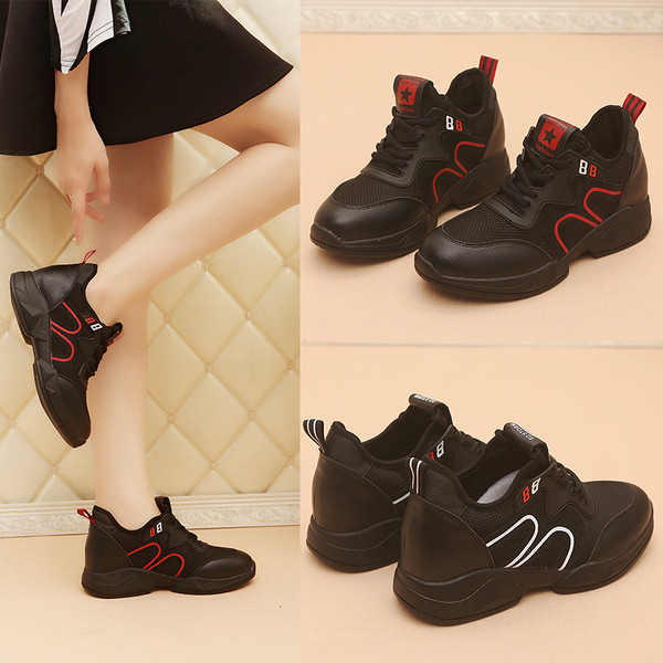 Αθλητικά γυναικεία αθλητικά παπούτσια με μαύρα χρώματα