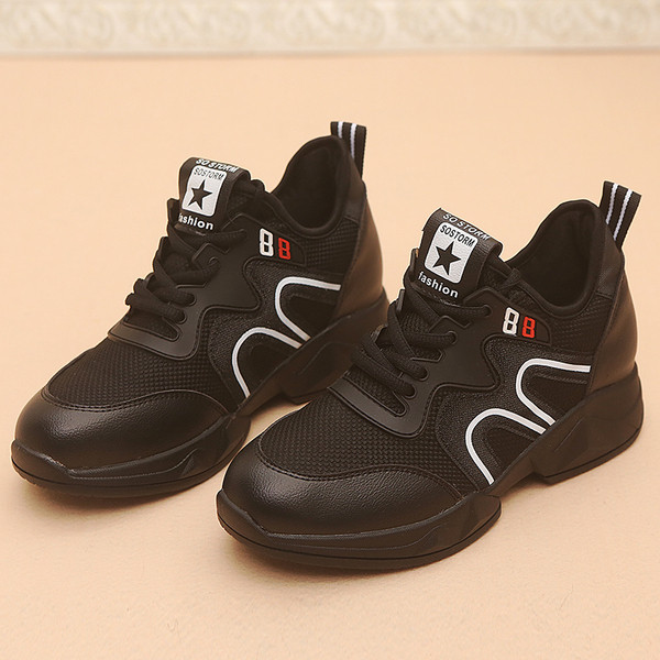 Αθλητικά γυναικεία αθλητικά παπούτσια με μαύρα χρώματα