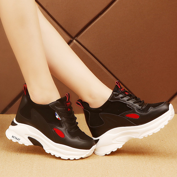 Modern női tornacipő durva talppal