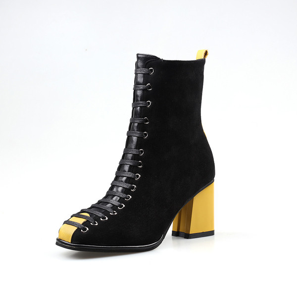 Μοντέρνες γυναικείες μπότες με δεσμούς και  χοντρό τακούνι σε τρία χρώματα