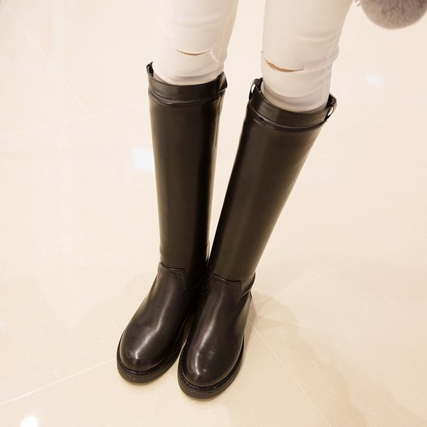 Eko bőrből készült alkalmi női csizma fekete színben