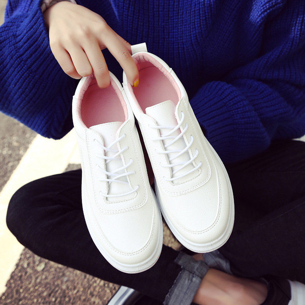 Γυναικεία casual αθλητικά παπούτσια σε λευκό και μαύρο χρώμα