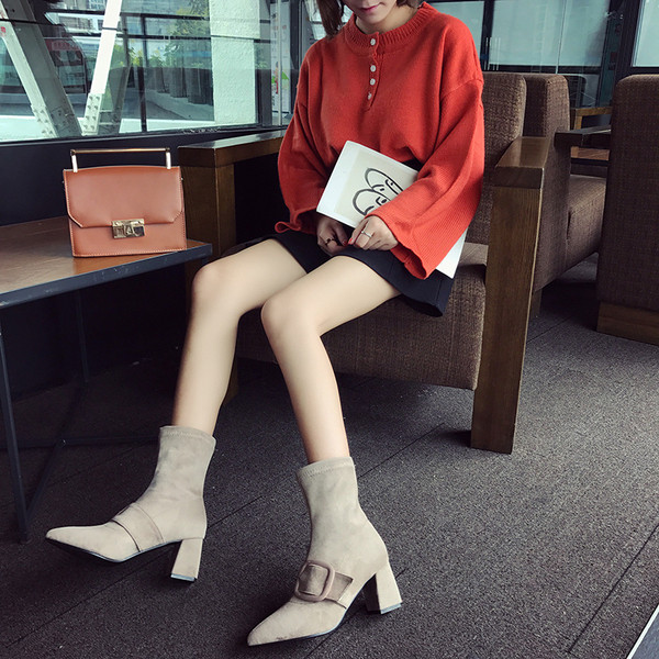 Άνετα καθημερινά  γυναικεία μποτάκια με δύο πόρπες