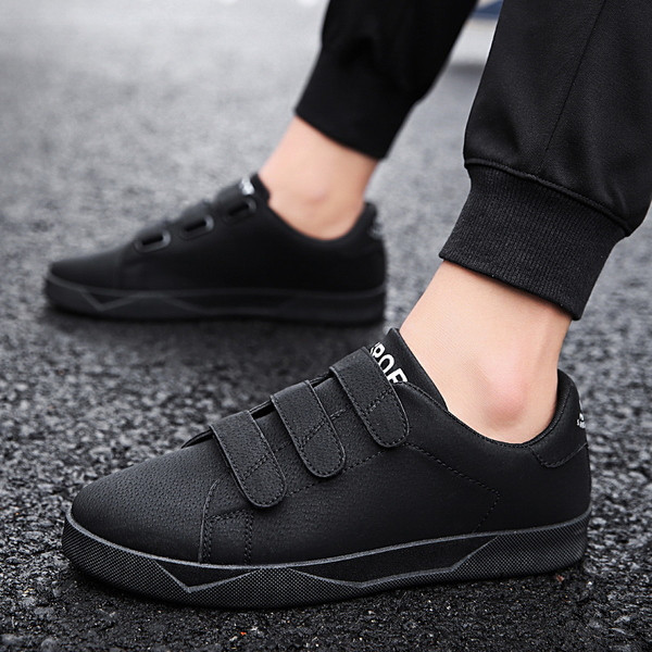 Három színben matricás férfi tornacipő