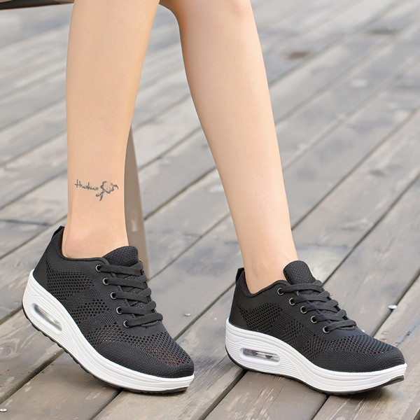 Női tornacipő világos, sötét és irizáló színekben