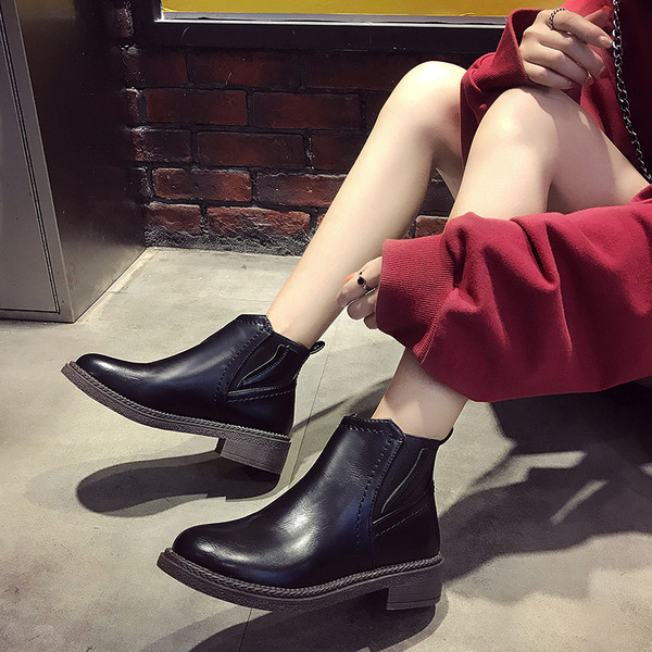 Női alkalmi csizma eko bőrből fekete és barna színben