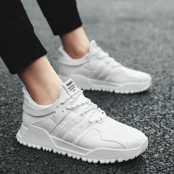 Modern férfi tornacipő durva talppal, négy színben