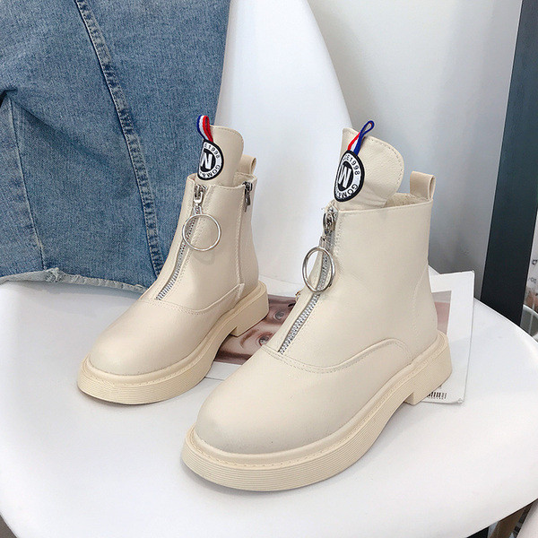 Női alkalmi csizma emblémával és cipzárral, három színben