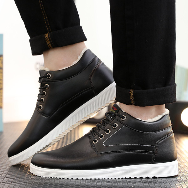 Aktuális férfi cipő puha műbőr béléssel, három színben