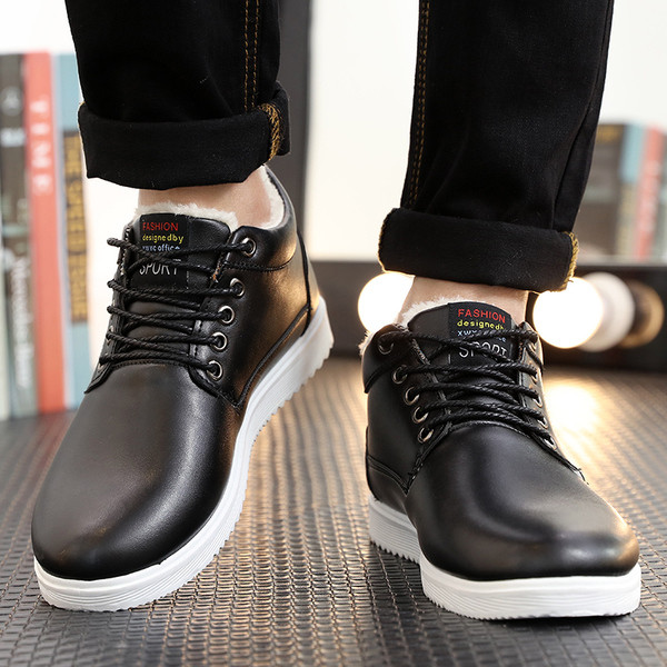 Aktuális férfi cipő puha műbőr béléssel, három színben