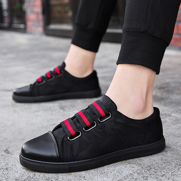 Modern férfi tornacipő fekete színben