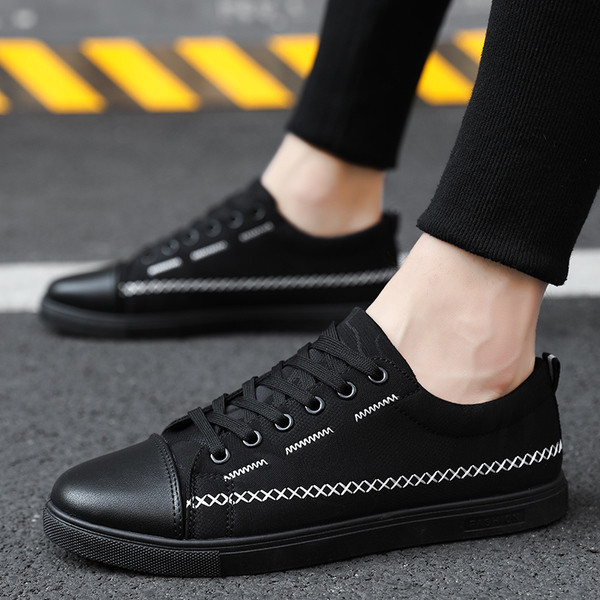 Modern férfi tornacipő két színben, fűzővel