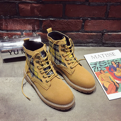 Női alkalmi csizma fekete és sárga fűzővel