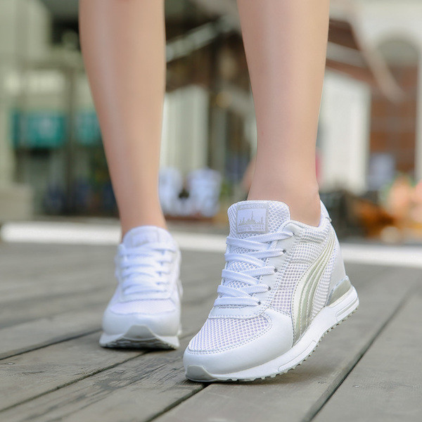 Női modern tornacipők többféle modellben