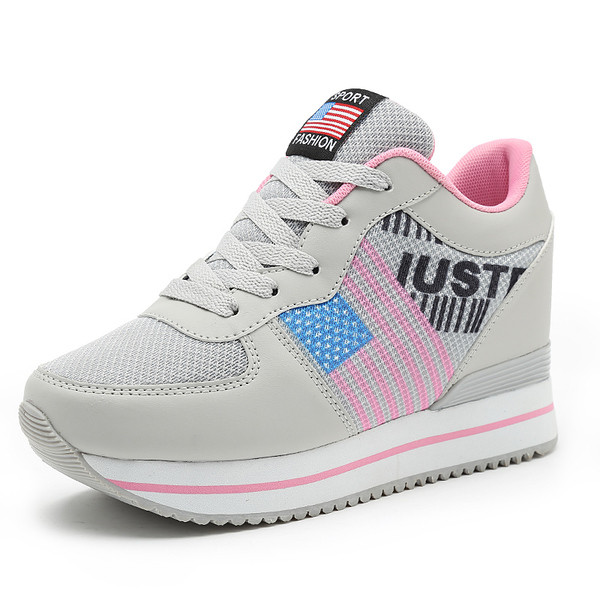 Női modern tornacipők többféle modellben