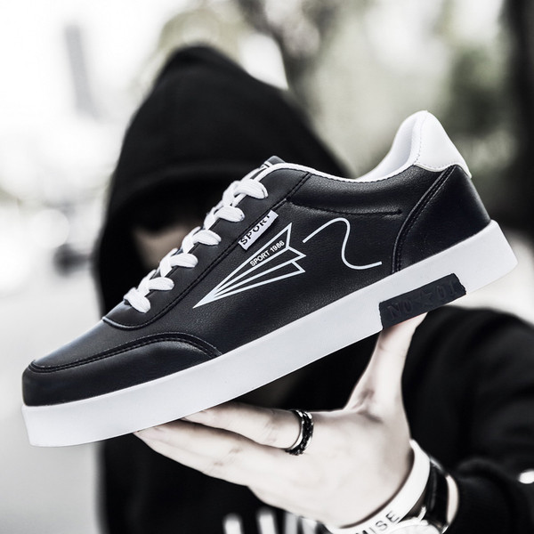 Sportos-elegáns férfi tornacipő három színben