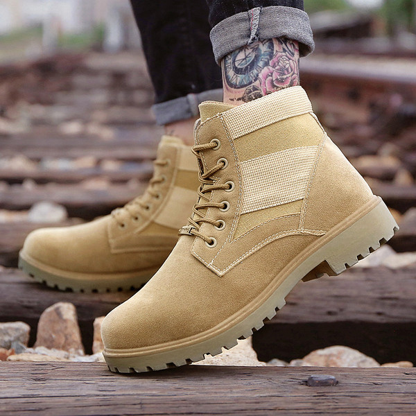 Μοντέρνες μπότες ανδρικές με χοντρά πέλματα σε δύο χρώματα