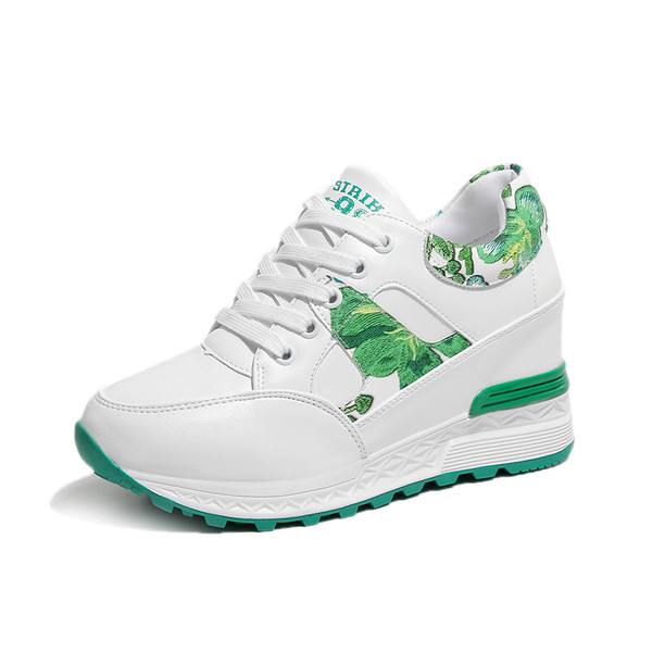 Női sportcipő színes elemekkel