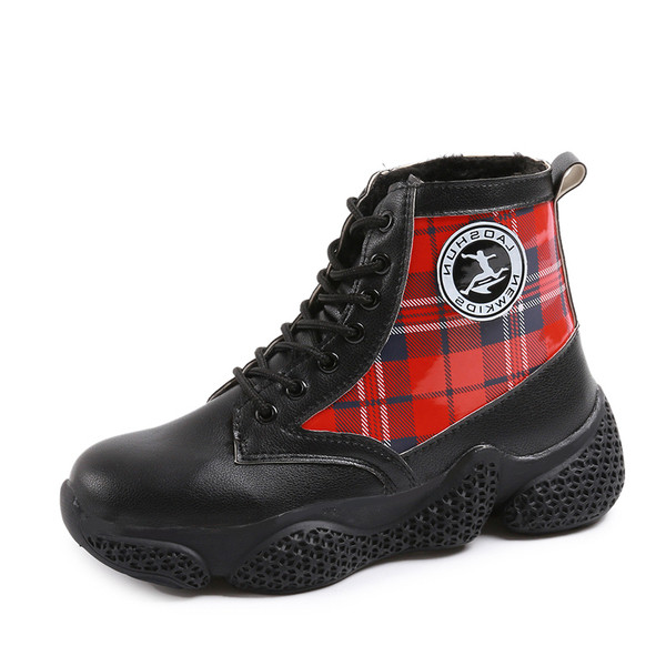 Női tornacipő világos és sötét színekben