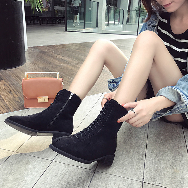 Alkalmi női csizma fűzős két színben