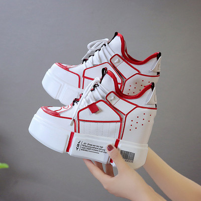 Γυναικεία αθλητικά παπούτσια με πολύχρωμα στοιχεία