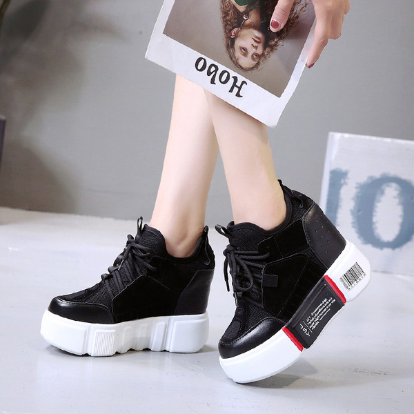 Modern női tornacipő színes elemekkel