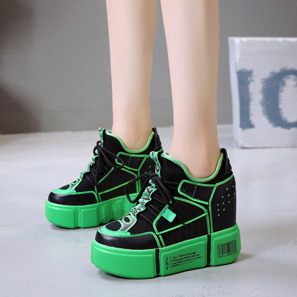 Modern női tornacipő színes elemekkel