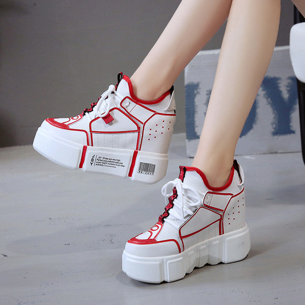 Modern női tornacipő színes elemekkel