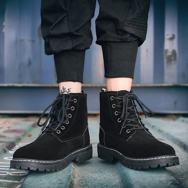 Alkalmi férfi csizma durva talppal, két színben