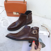 Aktuális női csizma eko bőrből, fém csattal két színben