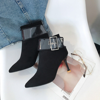 Μοντέρνες, γυναικείες μπότες σε δύο χρώματα