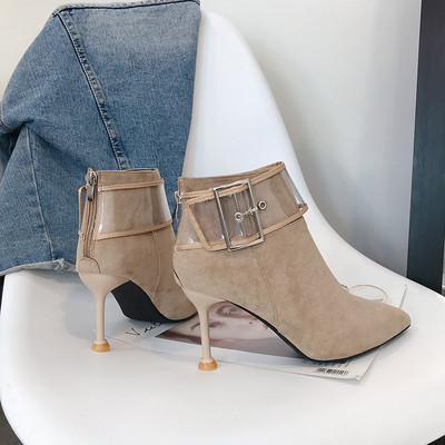 Μοντέρνες, γυναικείες μπότες σε δύο χρώματα