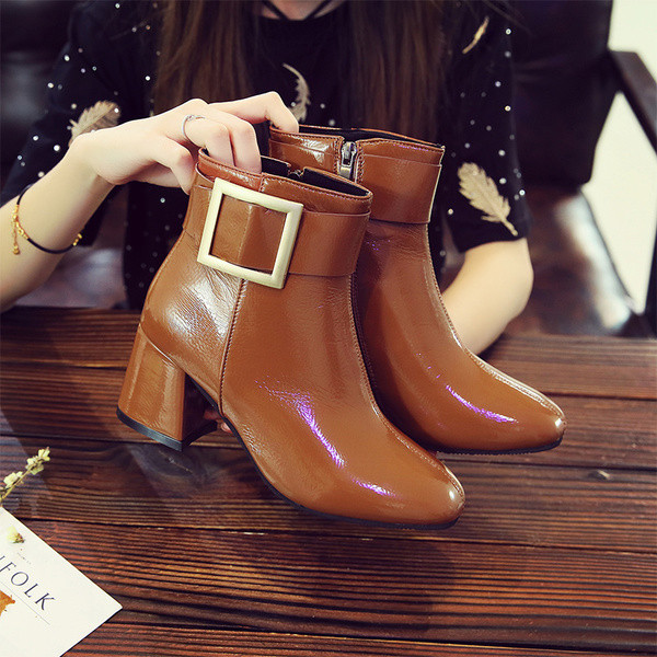 Γυναικείες κομψές μπότες με πόρπη σε τρία χρώματα