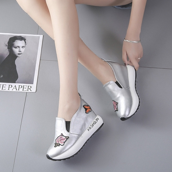 Ανδρικά πάνινα παπούτσια με κεντήματα