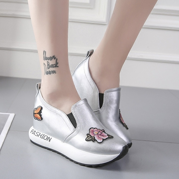 Ανδρικά πάνινα παπούτσια με κεντήματα