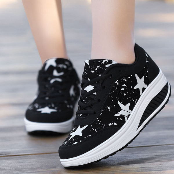 Αθλητικά γυναικεία  παπούτσια με εκτύπωση