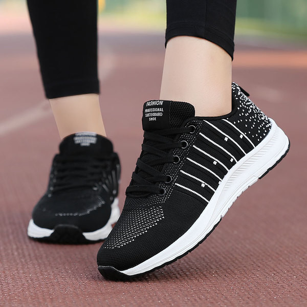 Női tornacipő négy színben