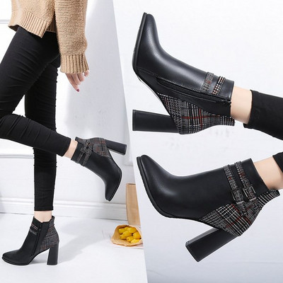 Εντυπωσιακές γυναικείες μπότες σε μαύρο χρώμα