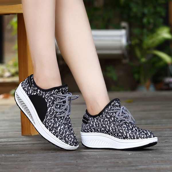 Női alkalmi tornacipő több színben, fűzővel