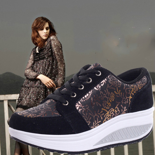 Ανδρικά πάνινα παπούτσια με υψηλή σόλα και floral διακόσμηση